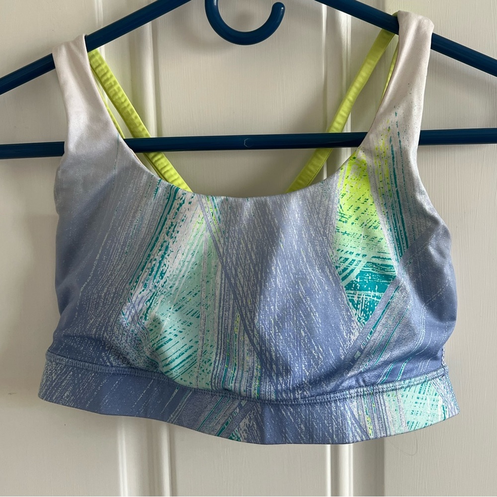 Lululemon Energy Bra size 8
Wind Chill White Lullaby / Ray